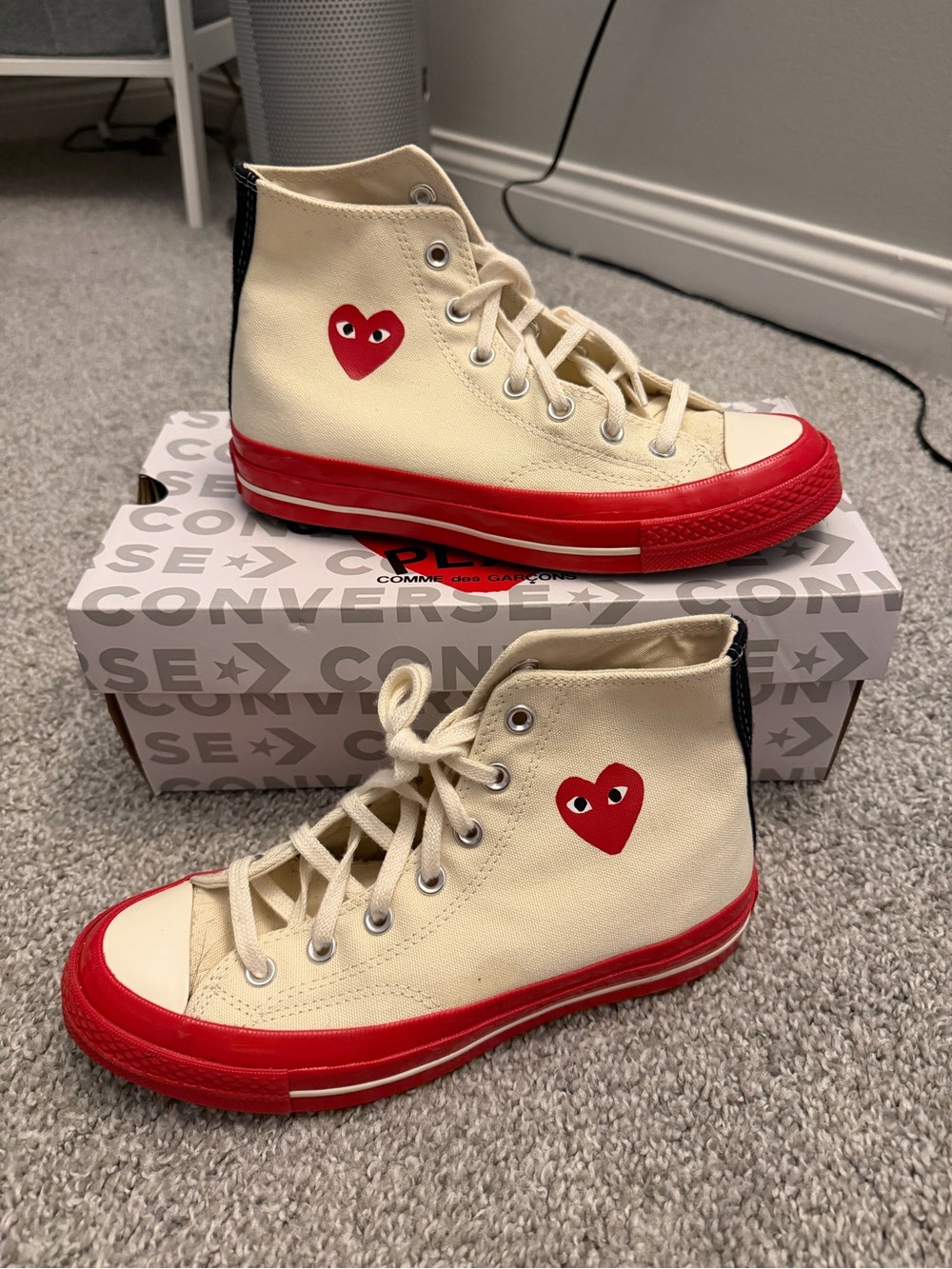 COMME DES GARCONS PLAY
Converse Red Sole High Top Cream with Red Heart